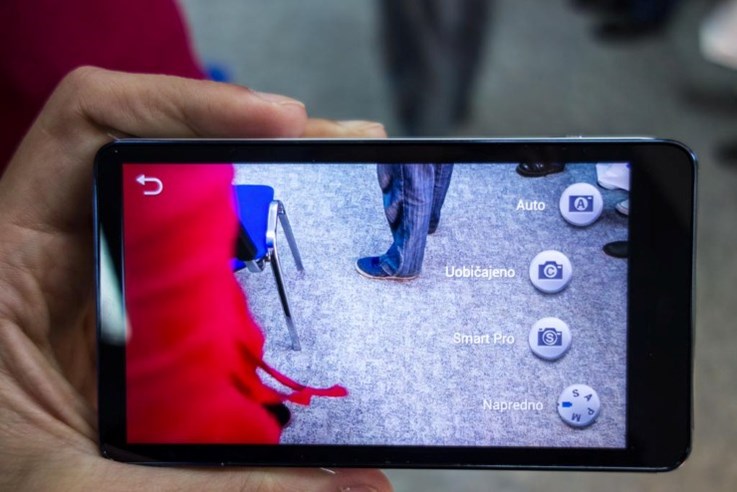 samsung-galaxy-kamera-dostupna-u-t-centrima (3).jpg